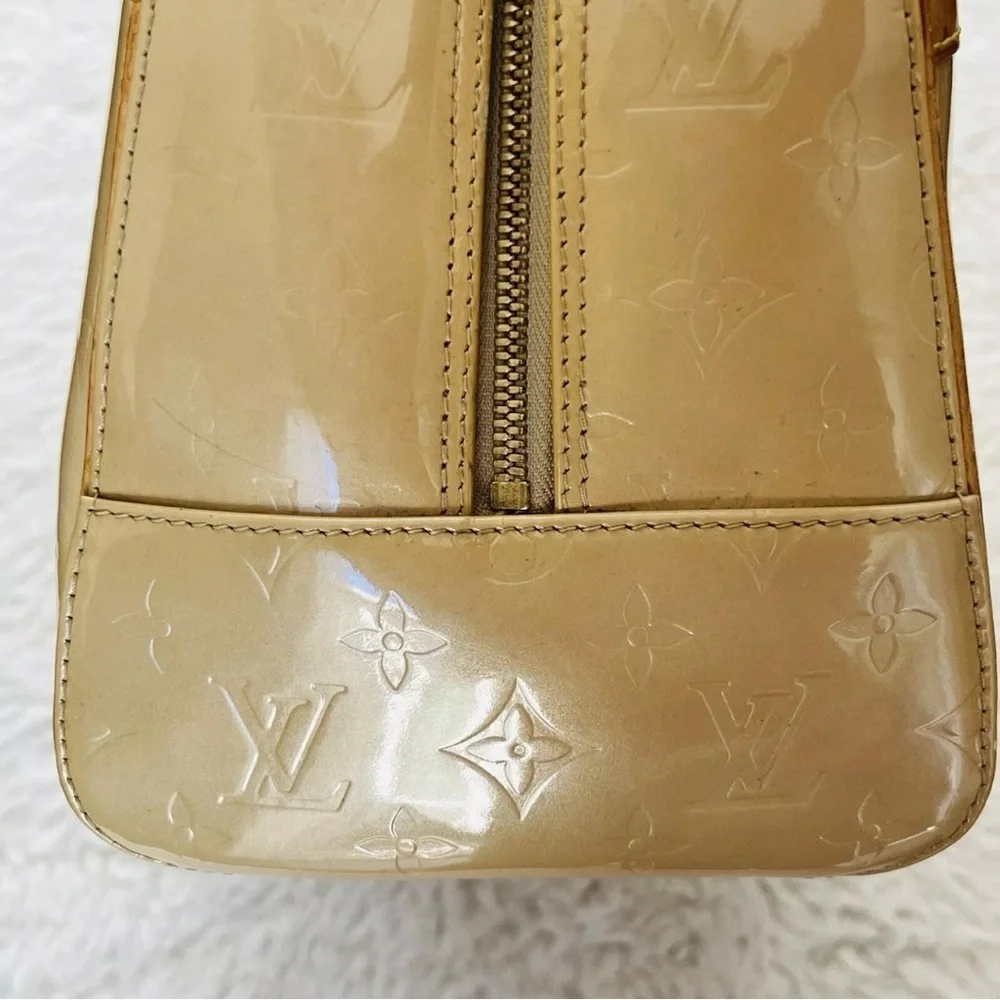 Louis Vuitton Tompkins Vernis BA0013 Elegant Cream and Tan Women's Handbag